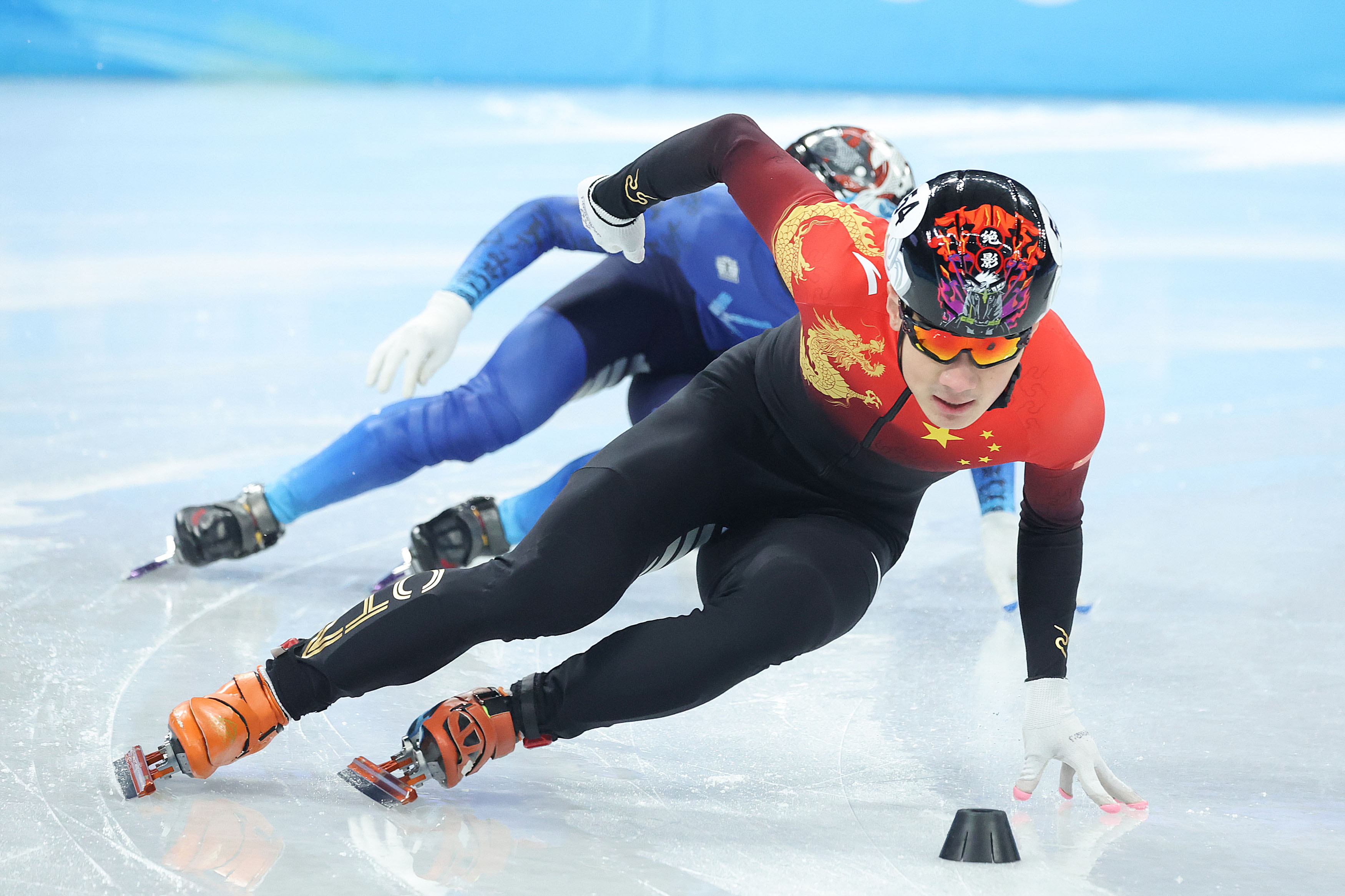 北京冬奥会短道速滑综合舒尔廷破世界纪录后夺冠中国男队进入接力决赛