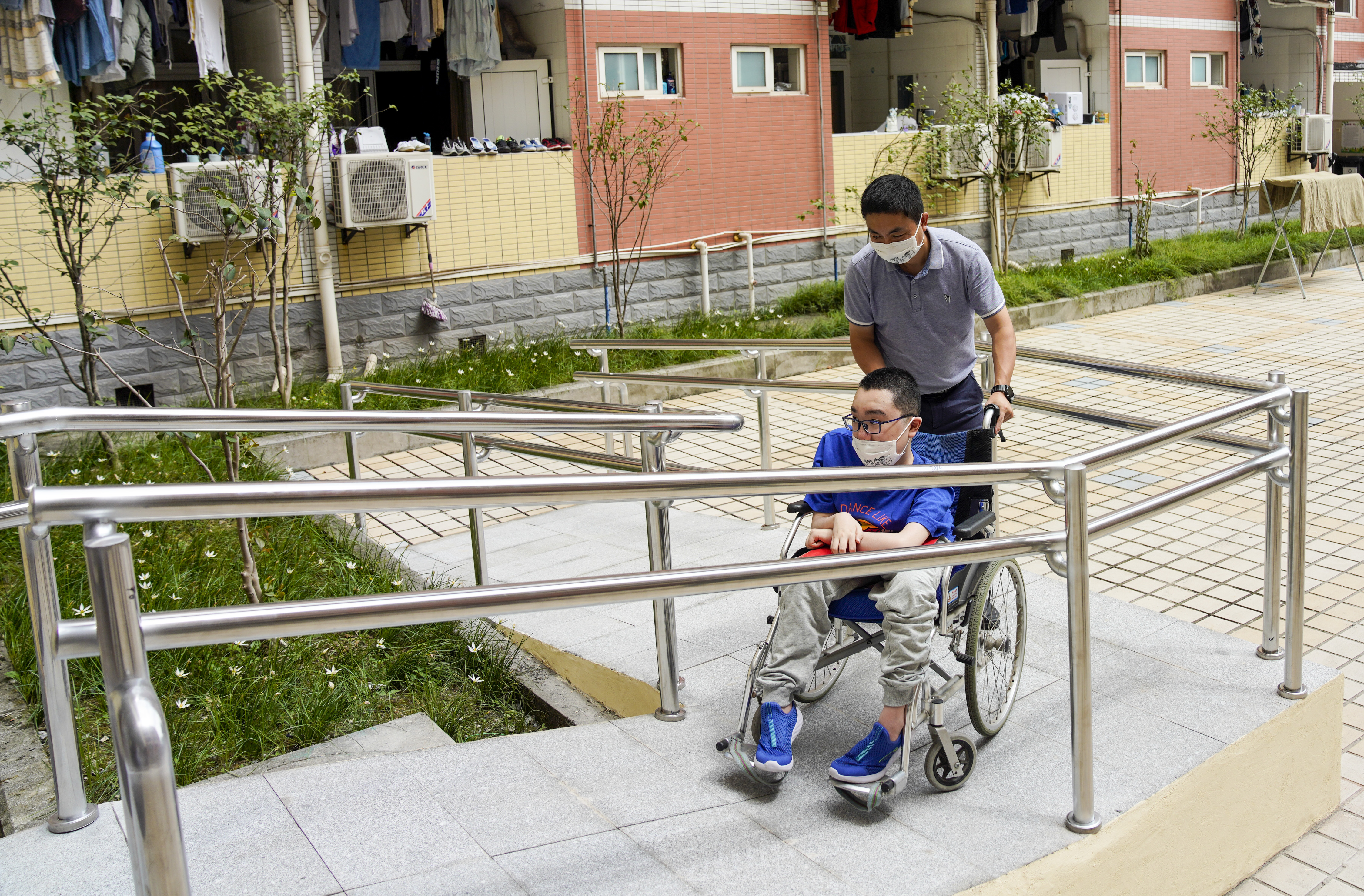 奋进新征程建功新时代让残疾人生活有爱无碍冬残奥会举办带动我国无