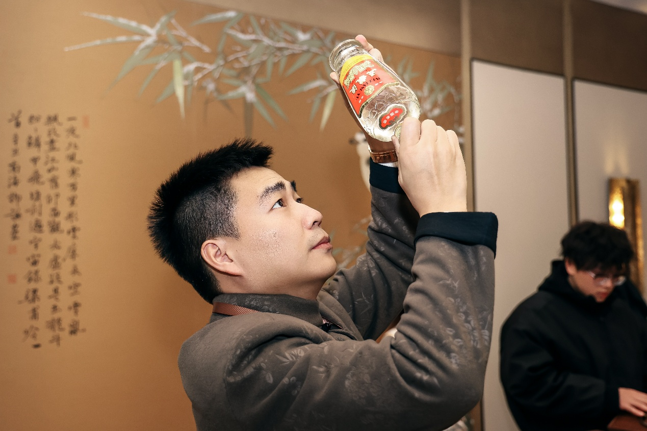 中国陈年白酒如何最大化体现其独特价值？“家有老酒”2025年度盛会搭建