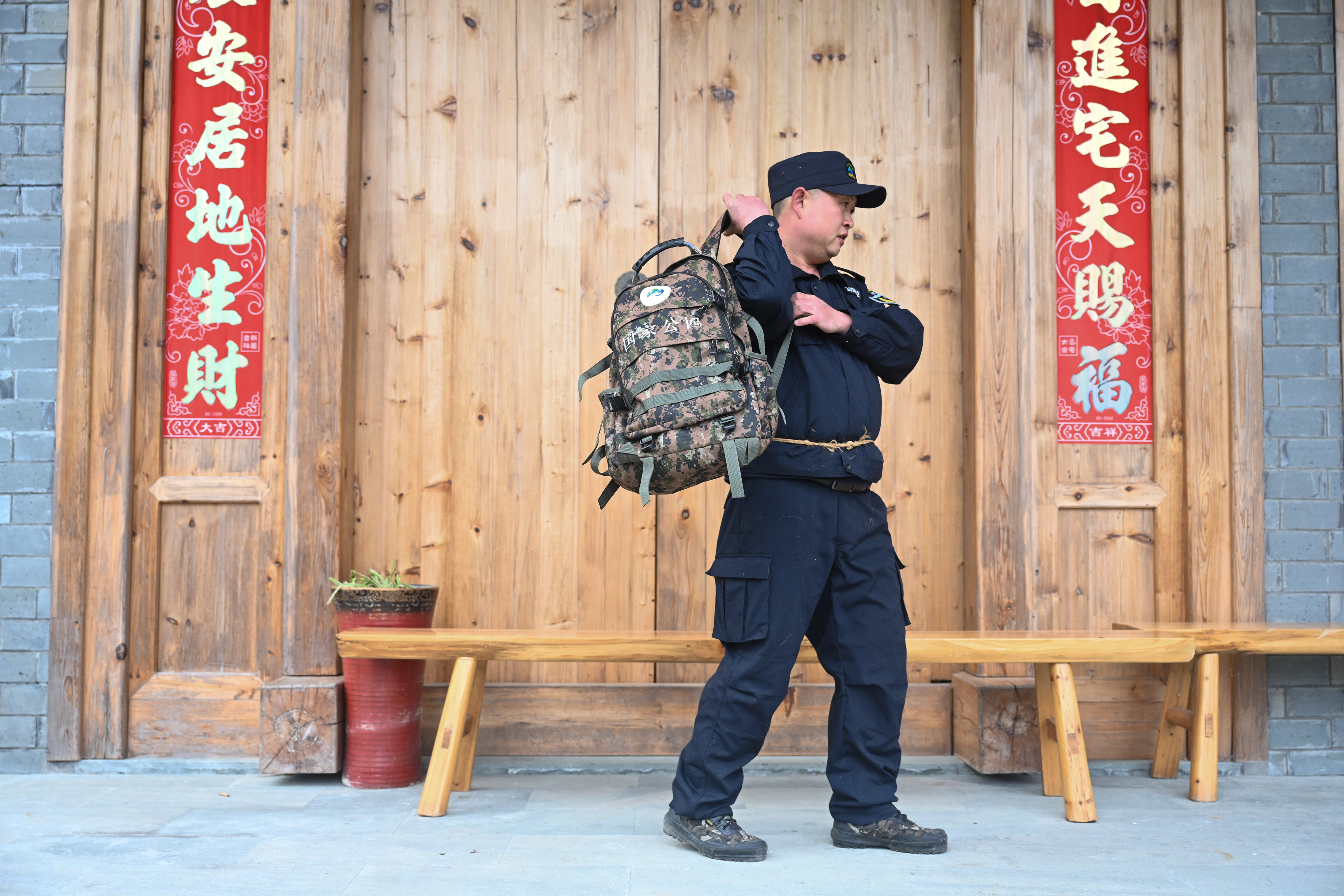 森林巡护人员制服图片