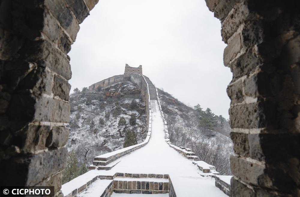以上图片:2022年3月18日在北京市密云区拍摄的司马台长城雪景.