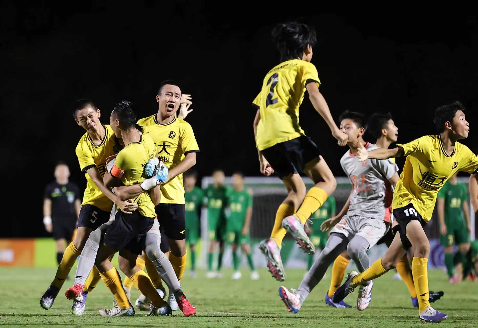 一场决赛，两群少年，和一颗冠军的心