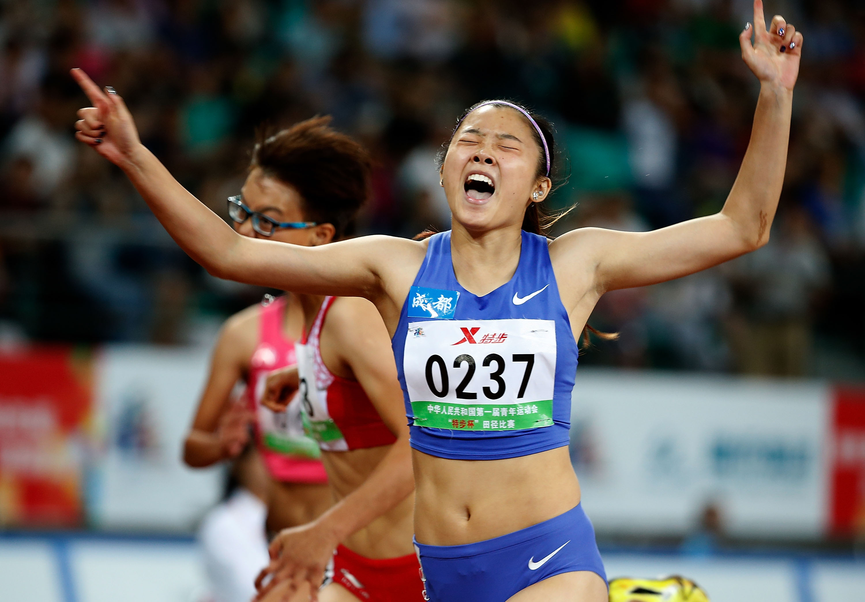 2023年全国田径冠军赛： 女子100米栏决赛，吴艳妮12秒93夺冠_陈佳敏_亚运会_来源