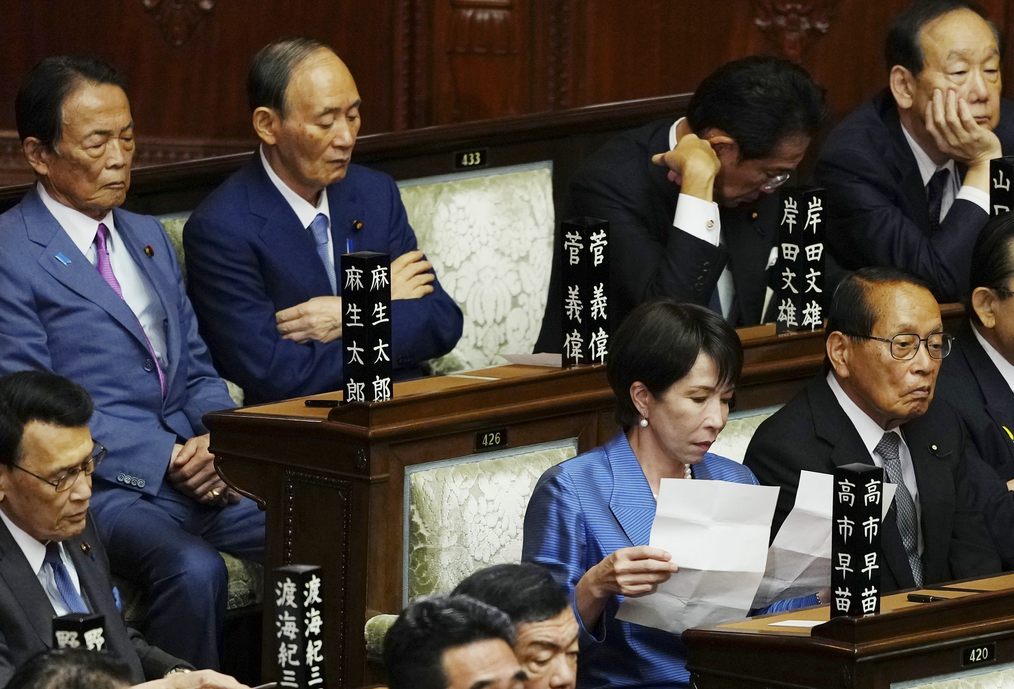 国际观察｜日本首位女首相：拜相路涉险执政路更险