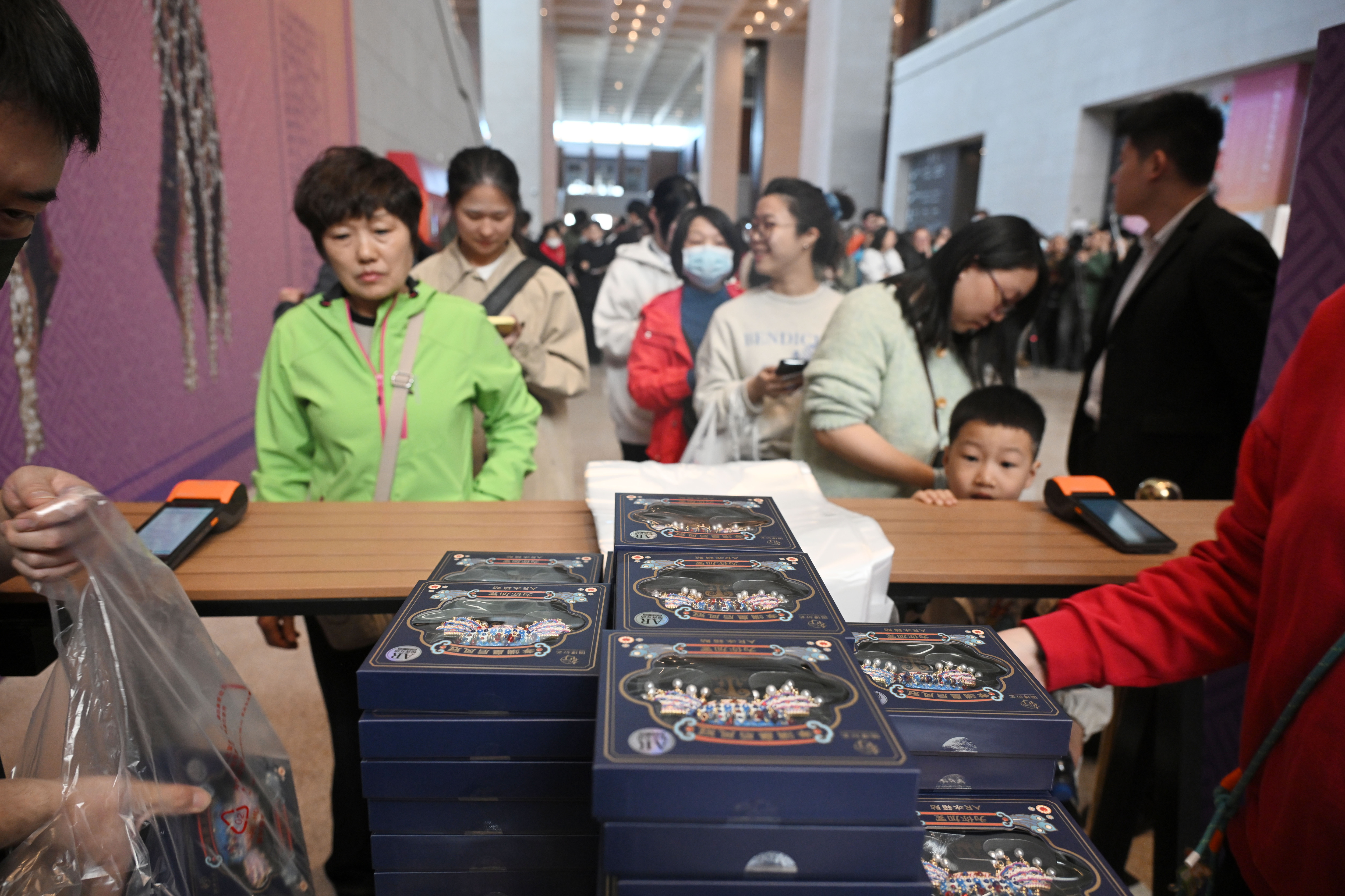 文化新观察·文化赋能经济社会发展系列谈｜传统文化引领“新国潮”