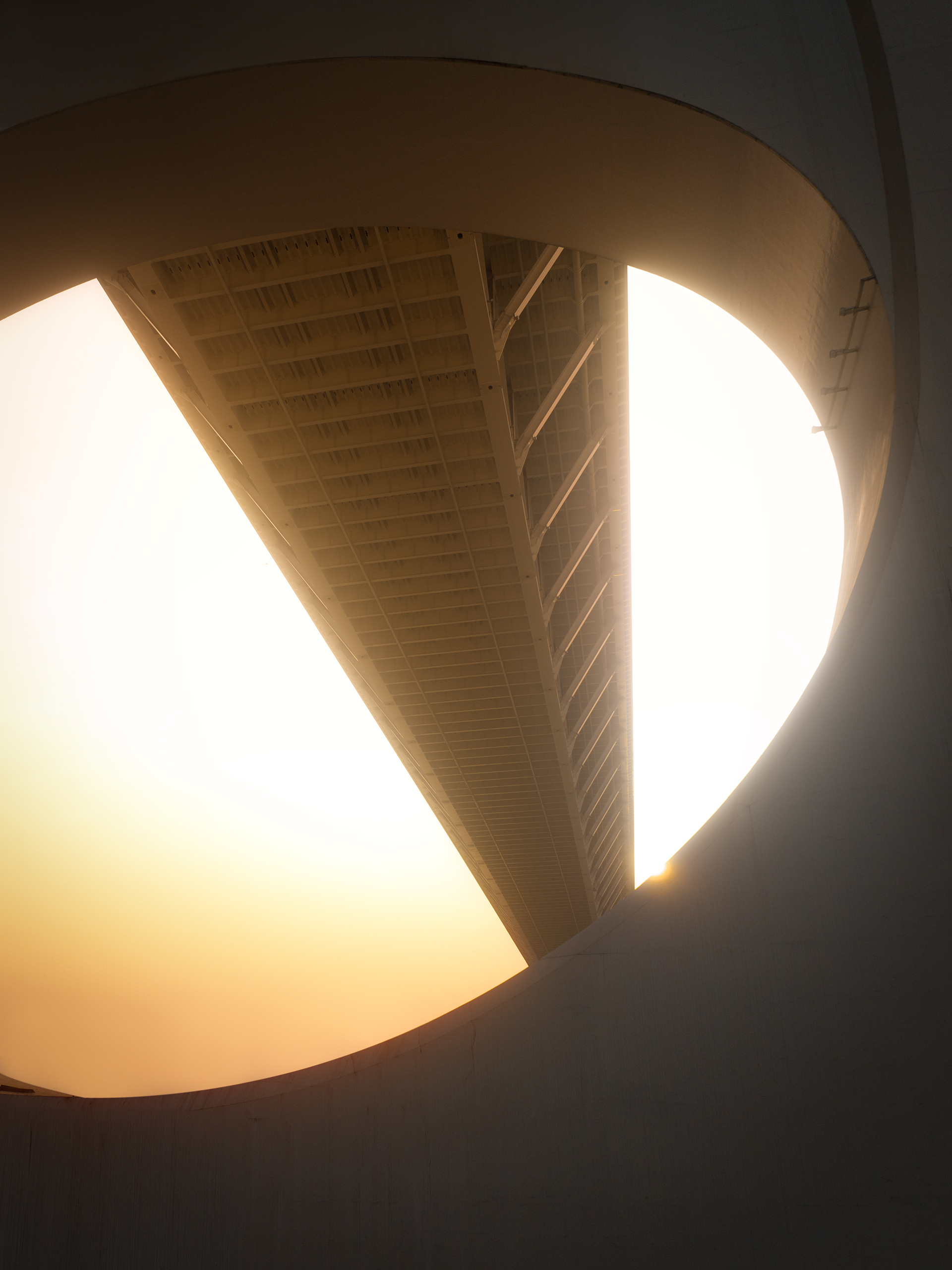 星际穿越、科幻大片……重庆白居寺长江大桥桥塔成“网红” 听听设计师和摄影师怎么说？