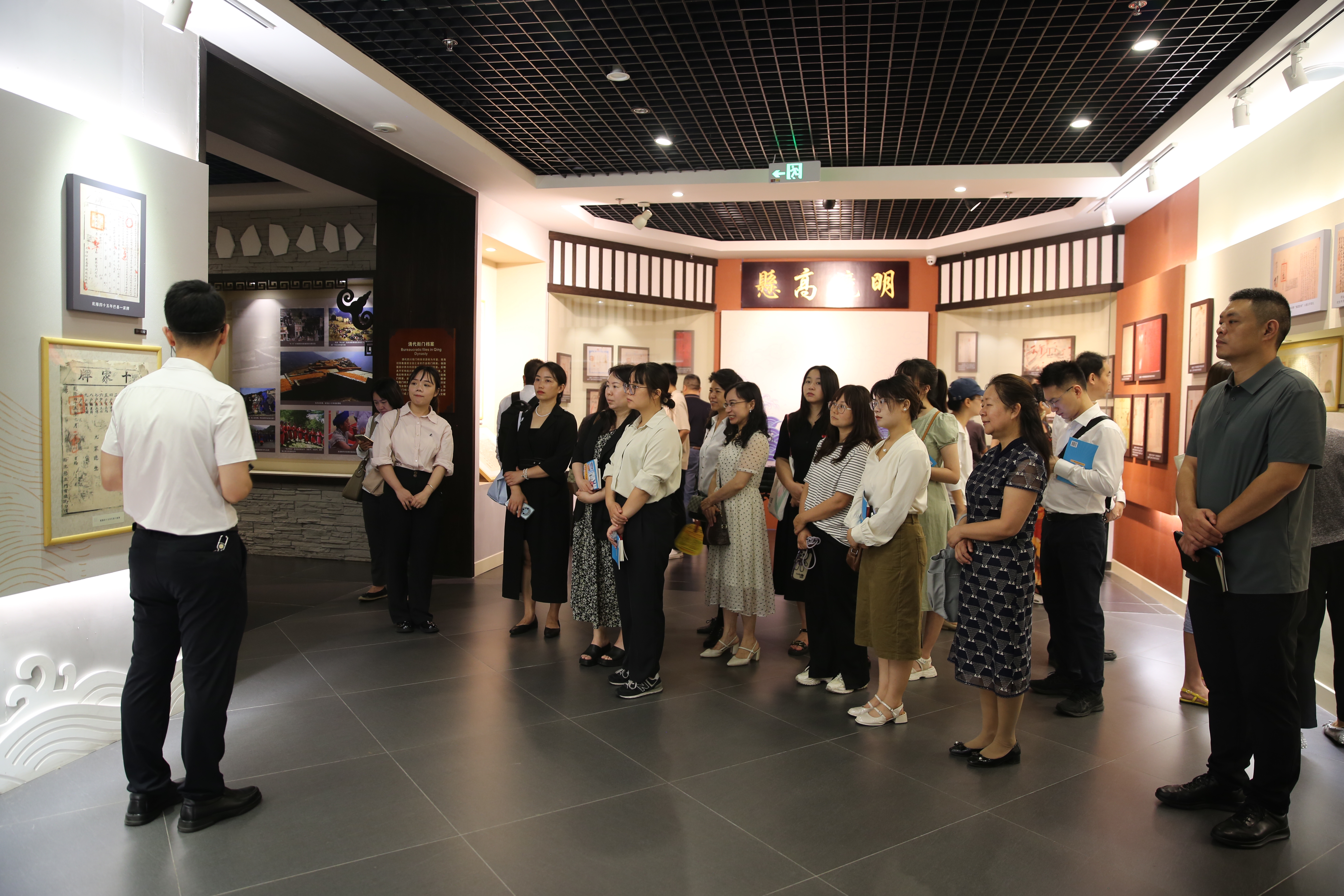 体验档案修复 四川省档案馆举办第十一届公众开放日活动