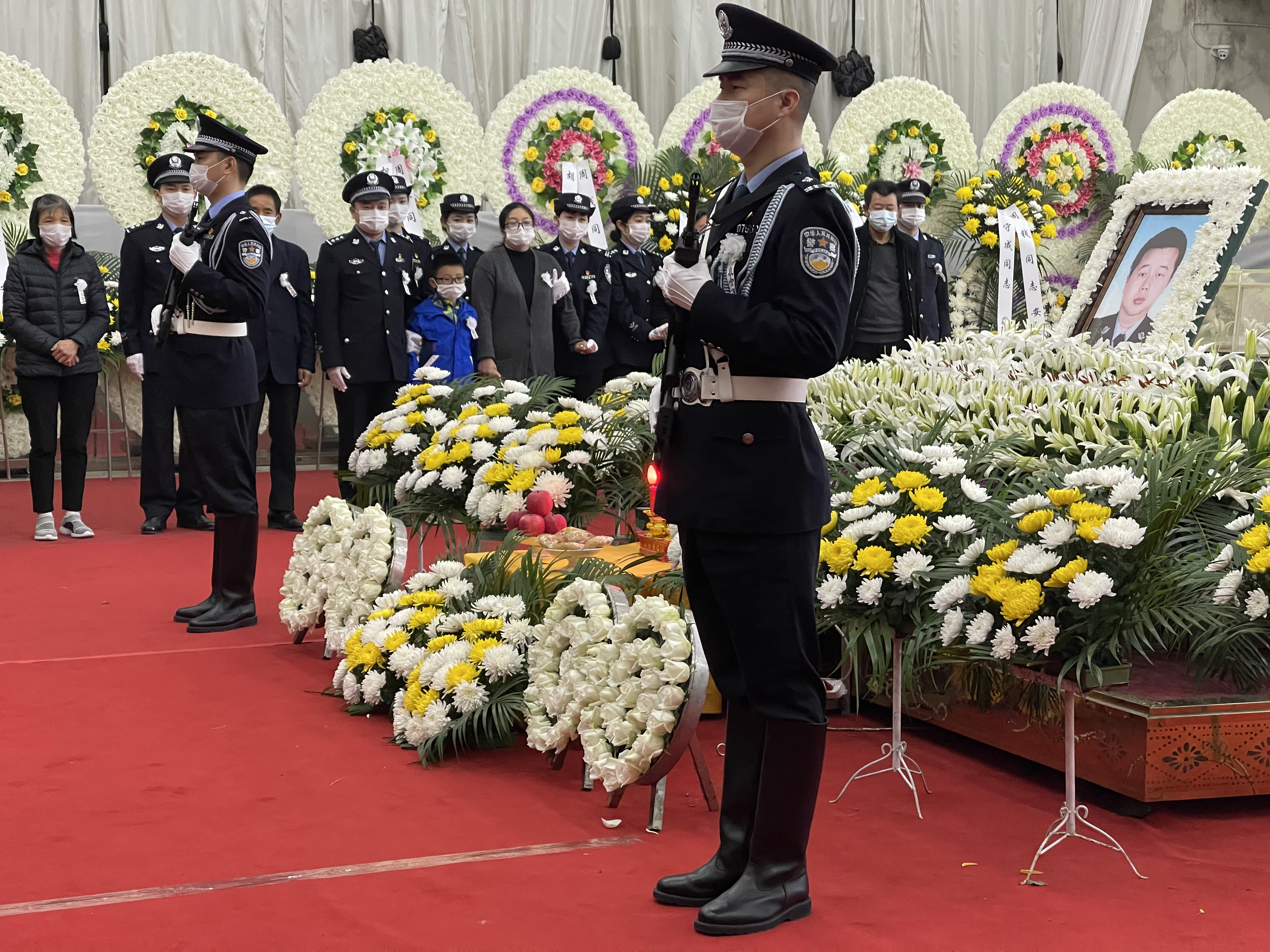 痛别英雄!周钱同志遗体告别仪式今日举行
