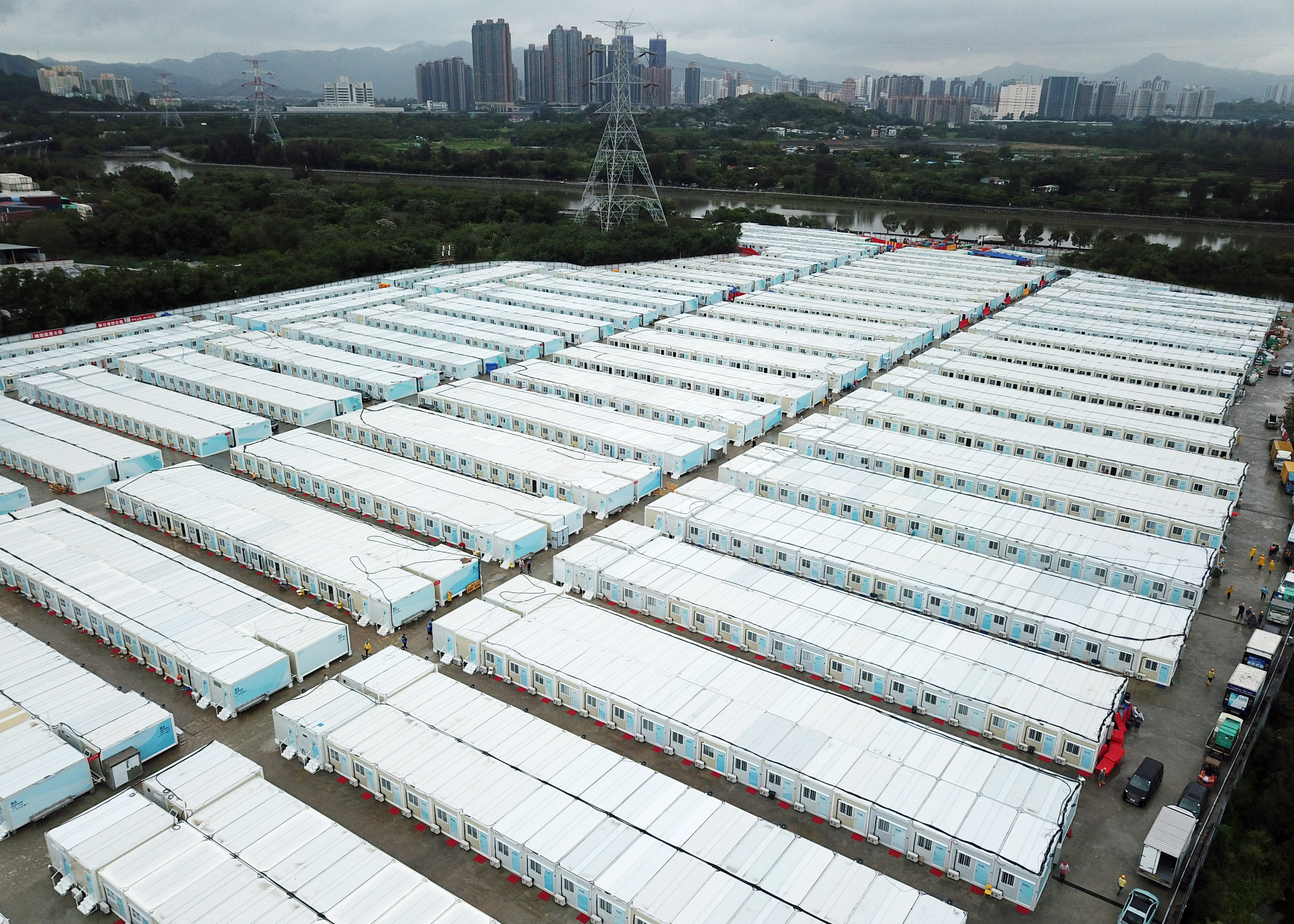 元朗方舱医院交付使用中央第一阶段援助香港抗疫医疗设施全面竣工