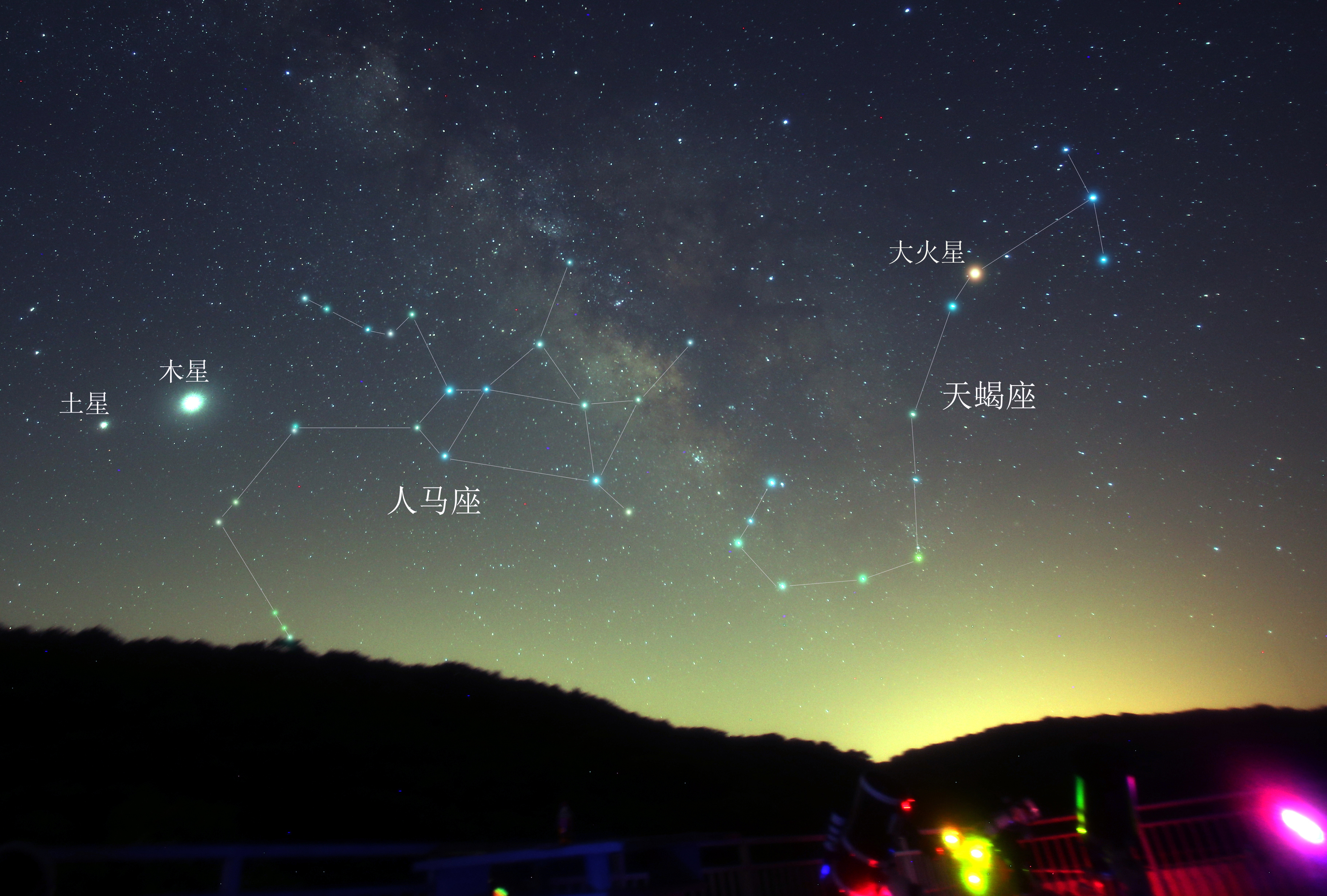在我国古代心宿二又称为大火,我们常常能在夏季的傍晚看到它出现在