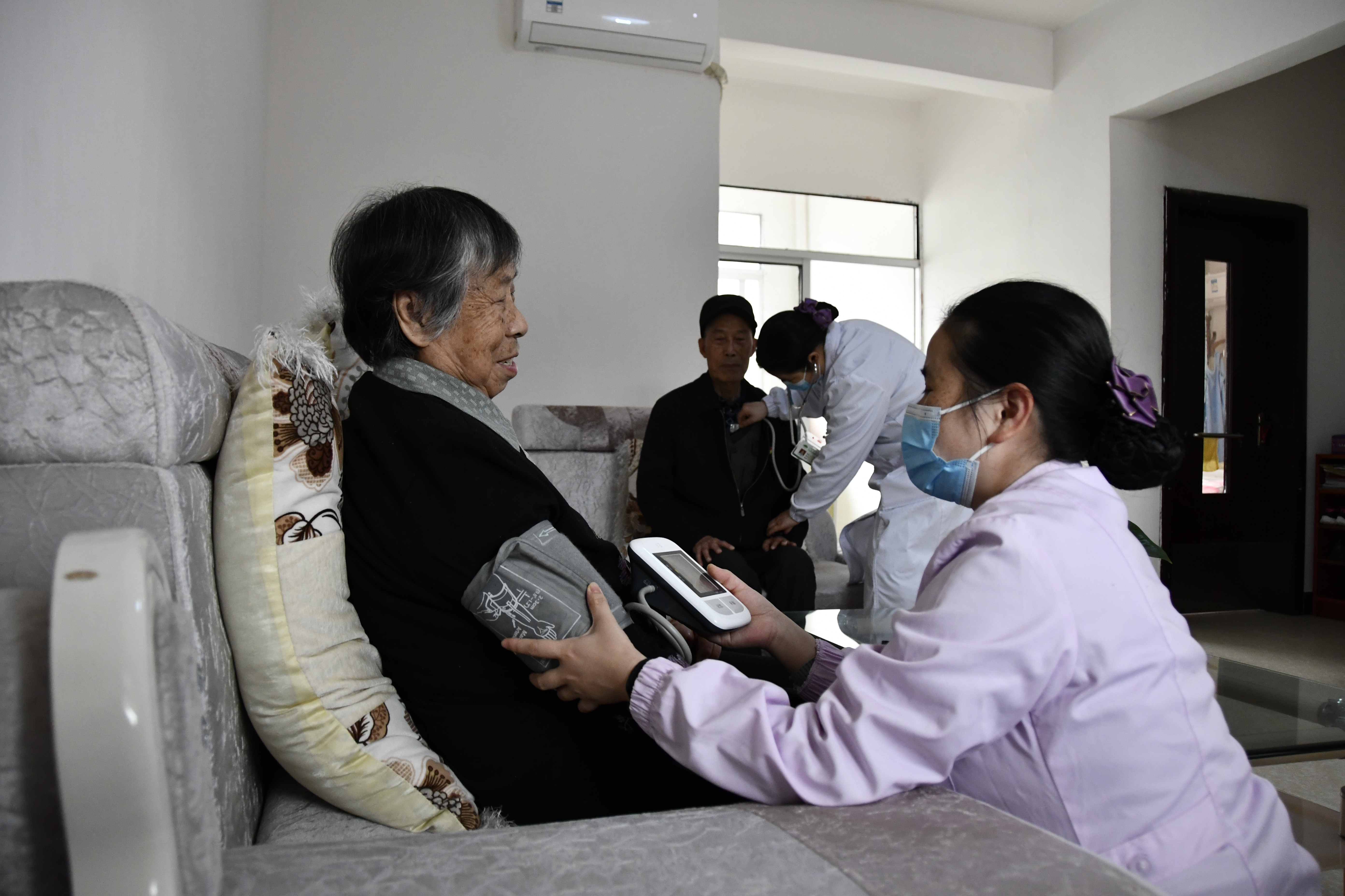 江西兴国县医养结合呵护失能特困老人奋斗百年路启航新征程脱贫攻坚