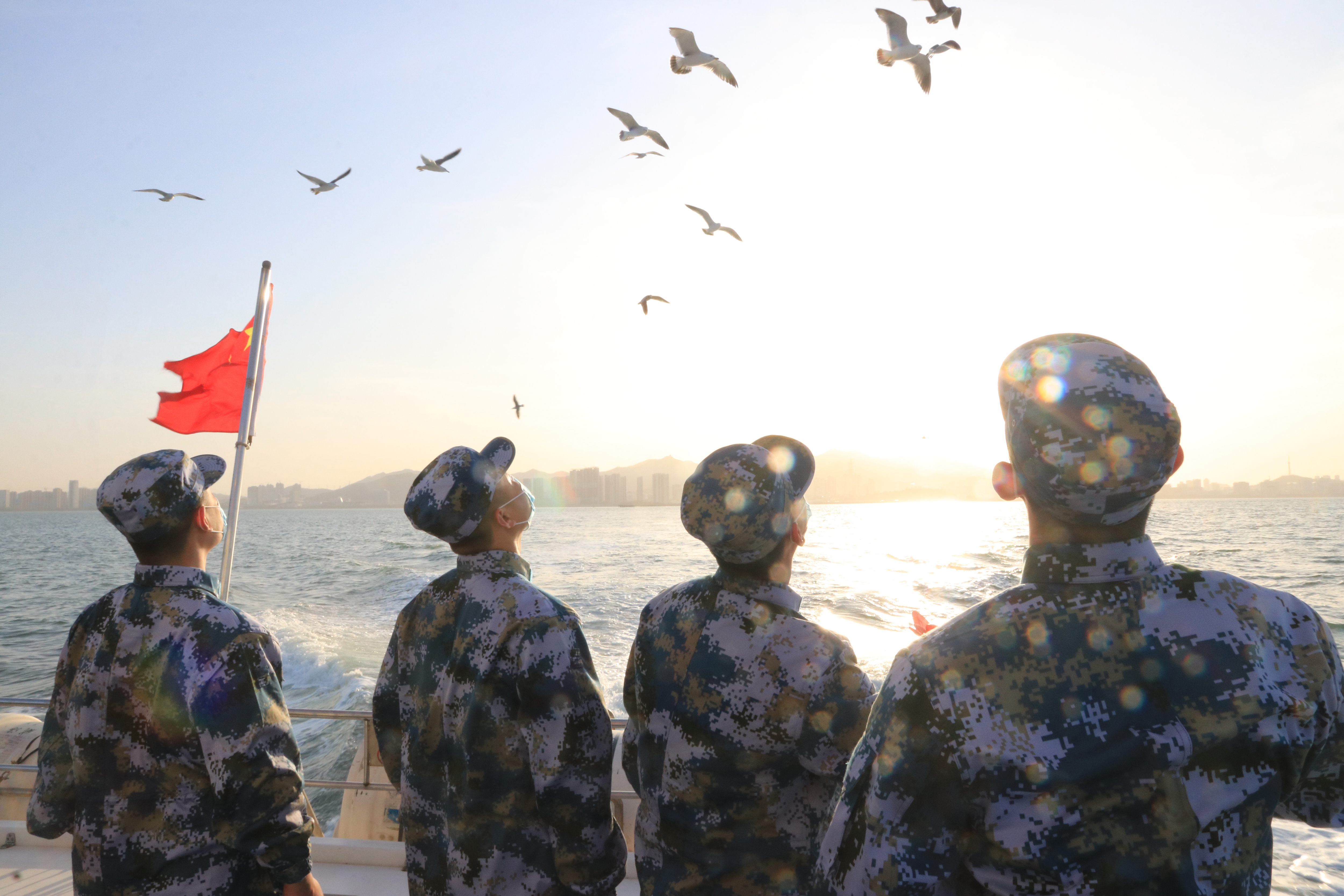 新兵请入列北部战区海军某训练基地迎来春季首批新兵