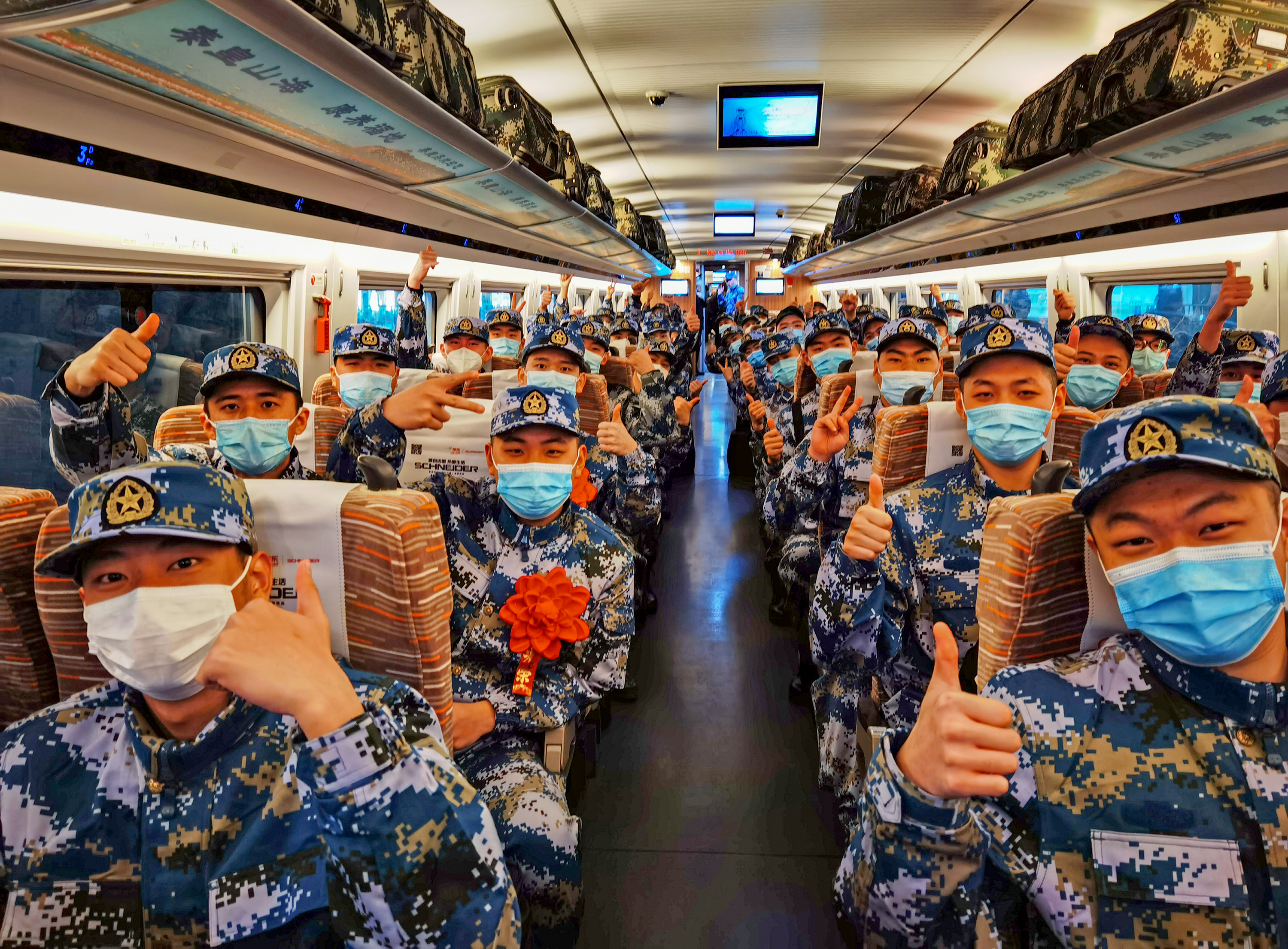 新兵请入列北部战区海军某训练基地迎来春季首批新兵