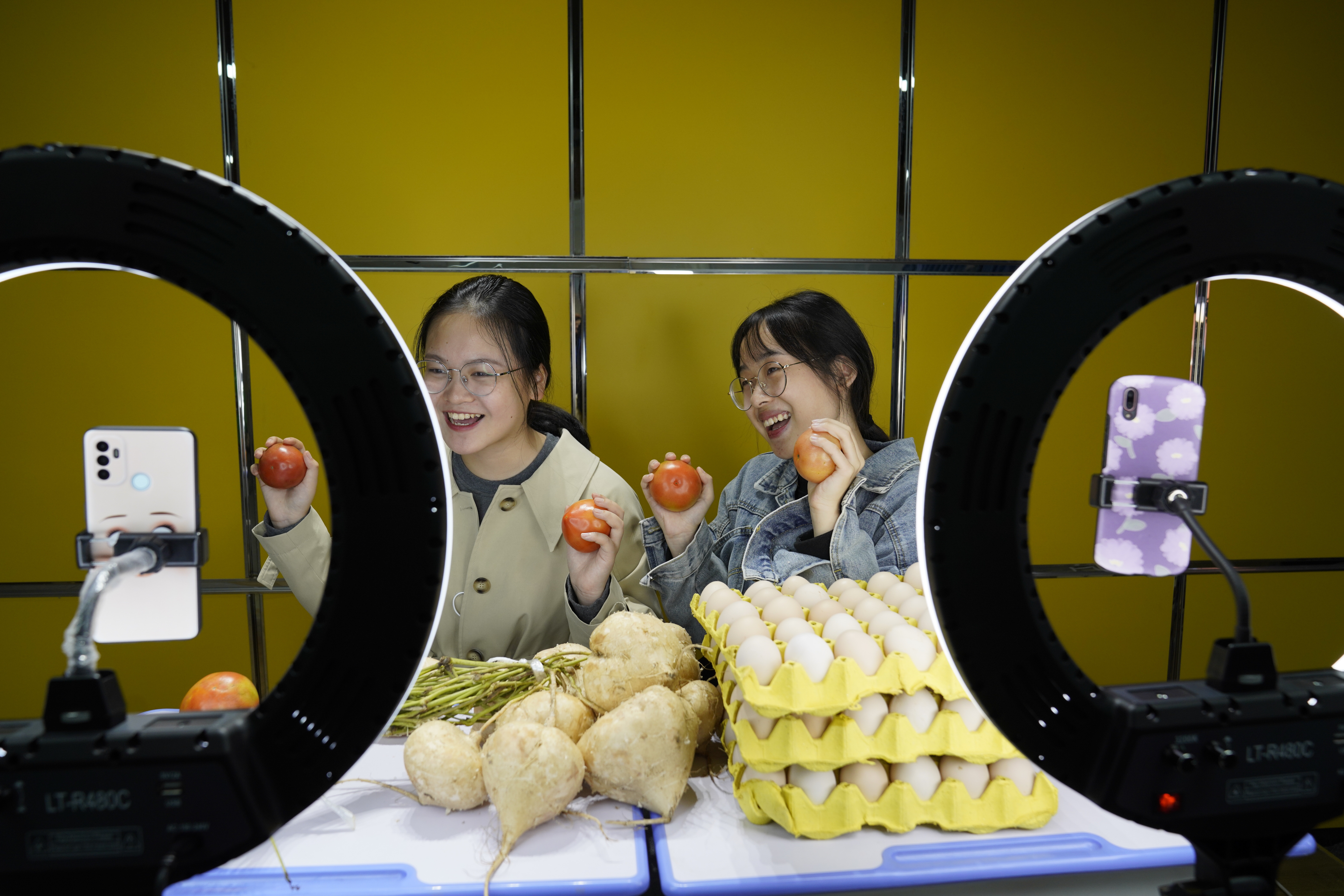 民生直通车聚焦双11丨直播带货火瞧瞧双11新业态