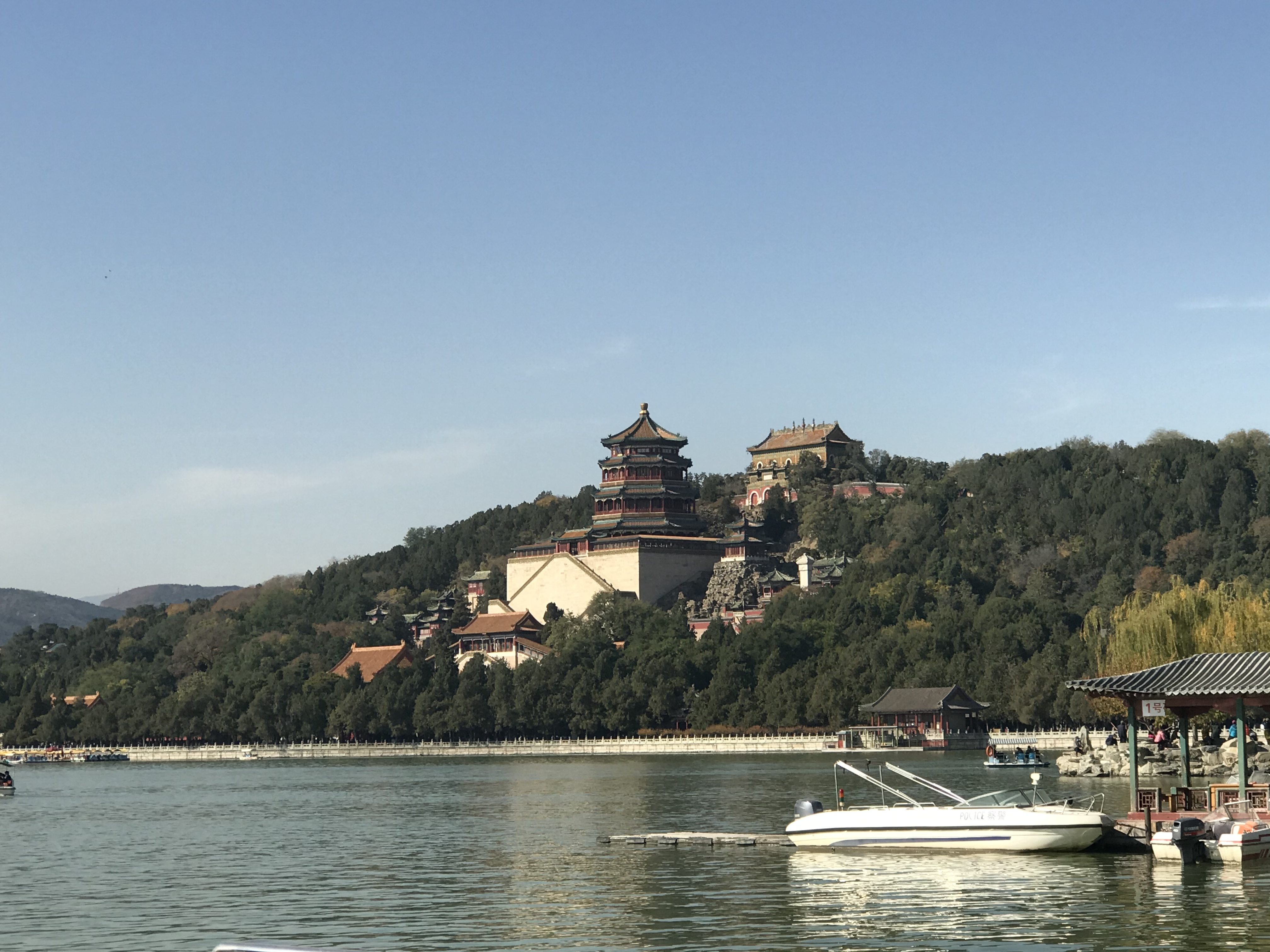 探访建园270年的颐和园,登上景山万春亭俯瞰南北中轴线,既是重新发现