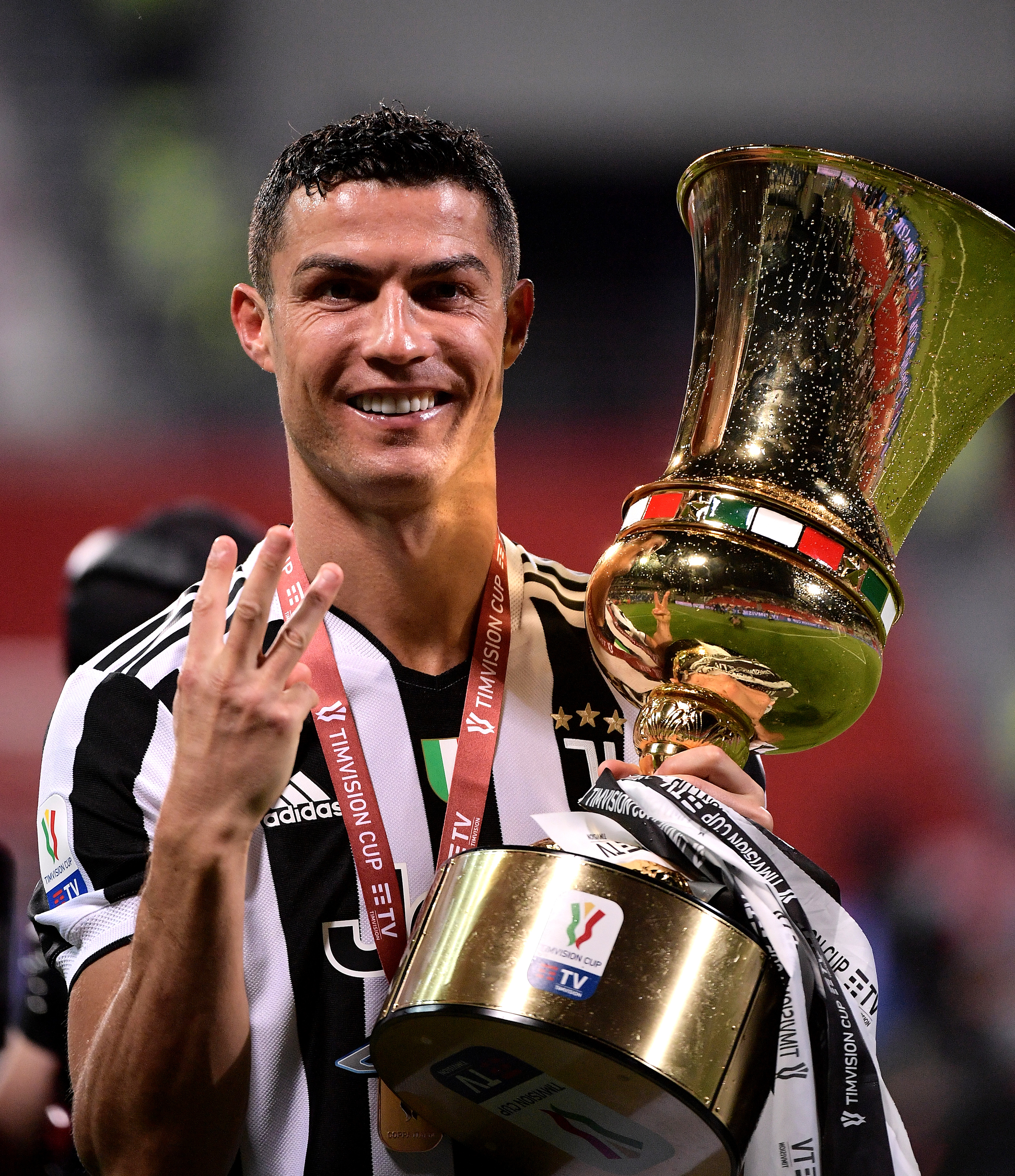 三年尤文c罗的白与黑