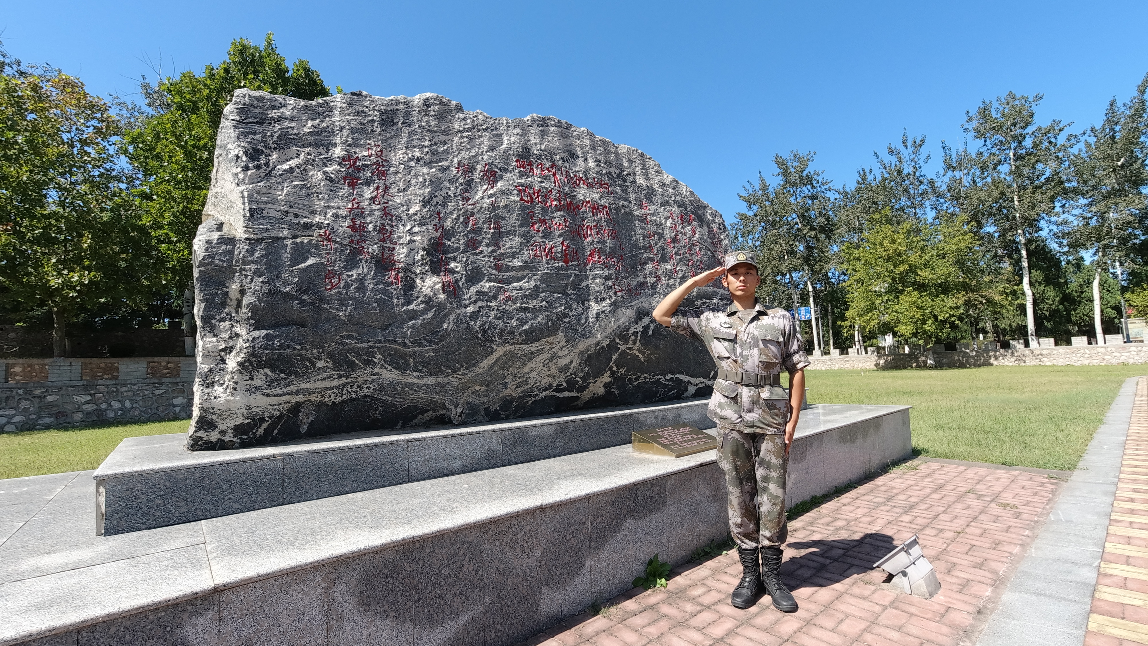 陸軍步兵學院石家莊校區炮火硝煙的歲月中,熱血鐫刻出中國氣概;蒼翠高