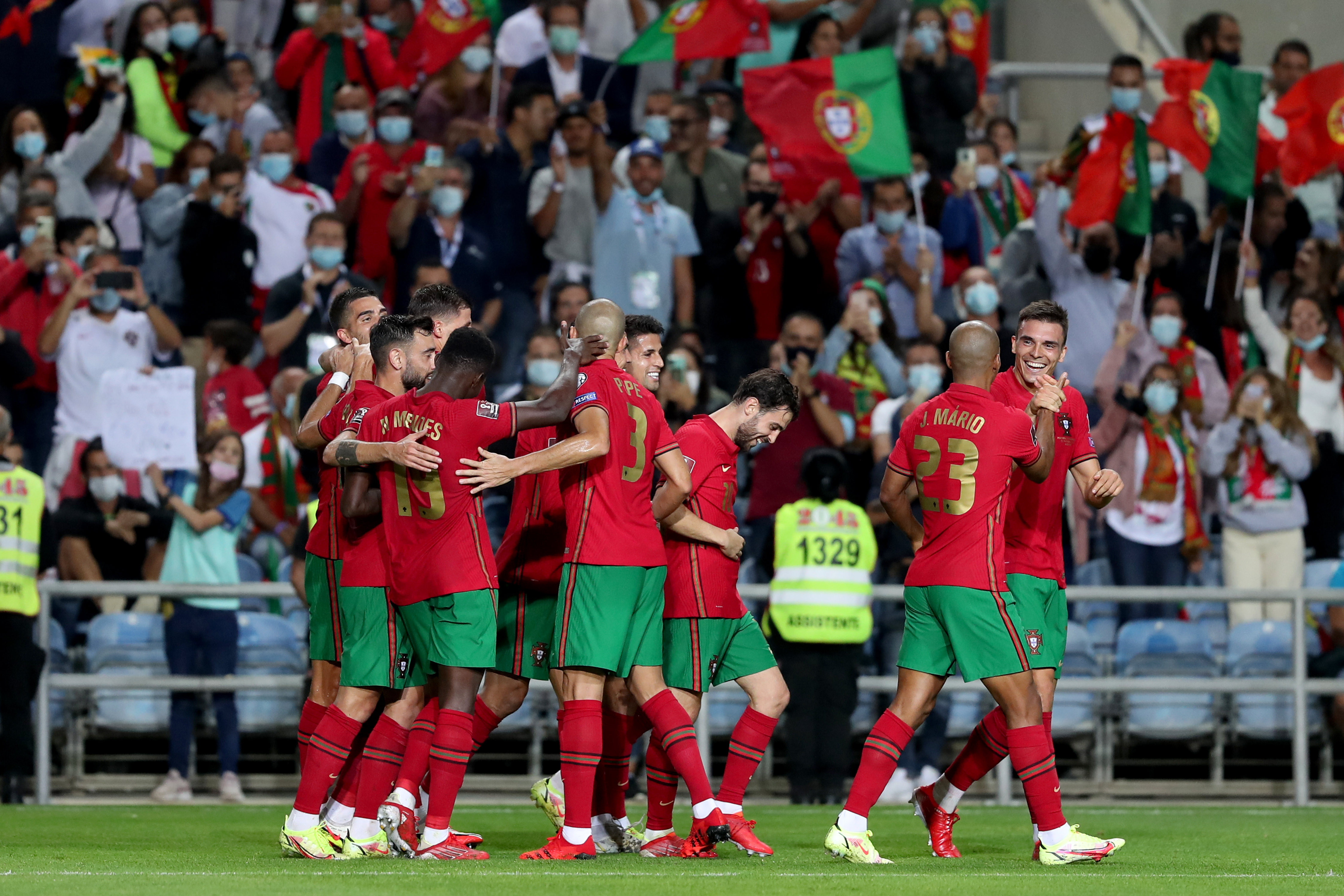国际足球世预赛欧洲区综合丹麦全胜提前出线c罗戴帽葡萄牙大胜