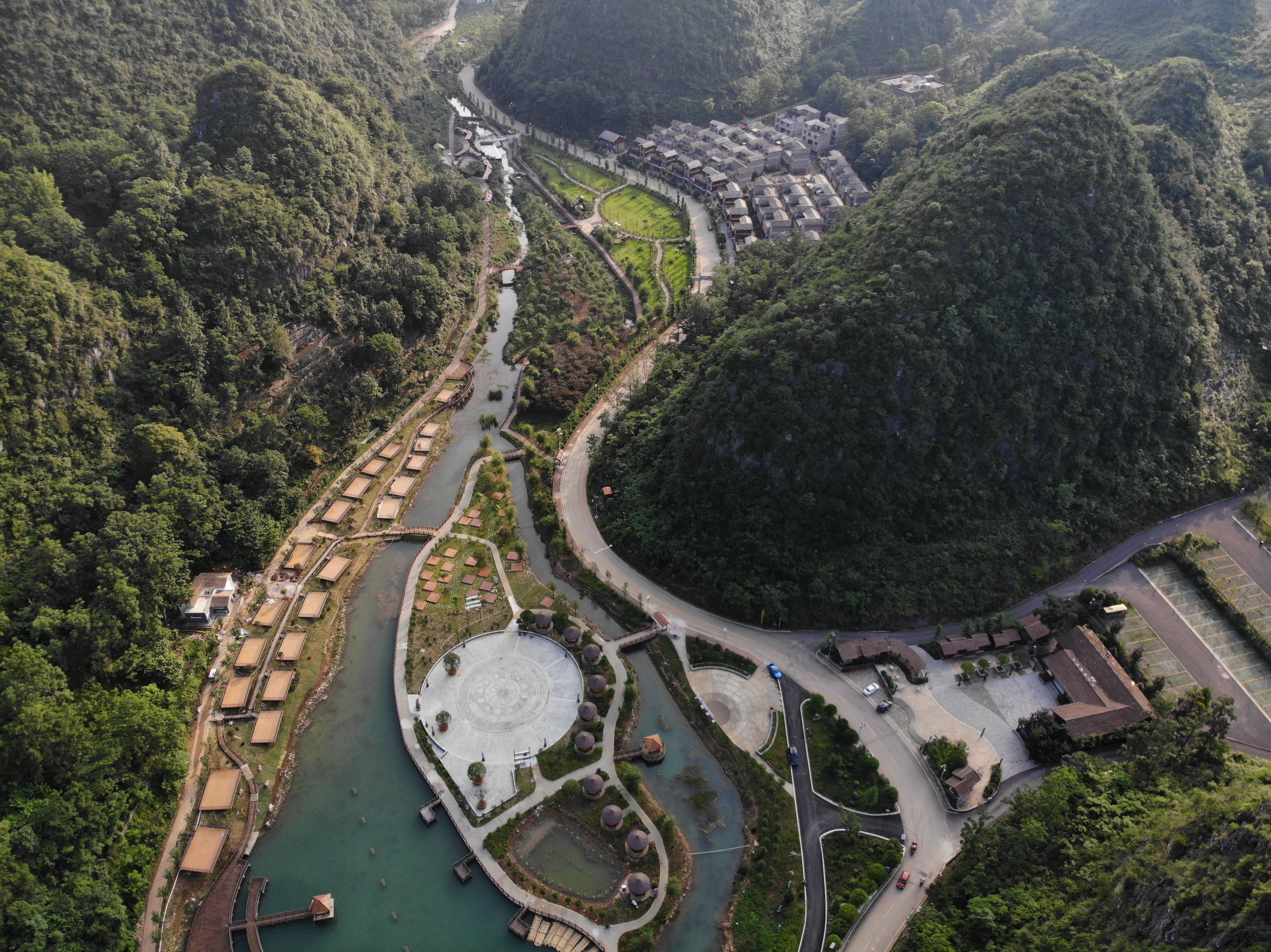 乡愁探寻最美古村落布依古寨点石成金焕新机