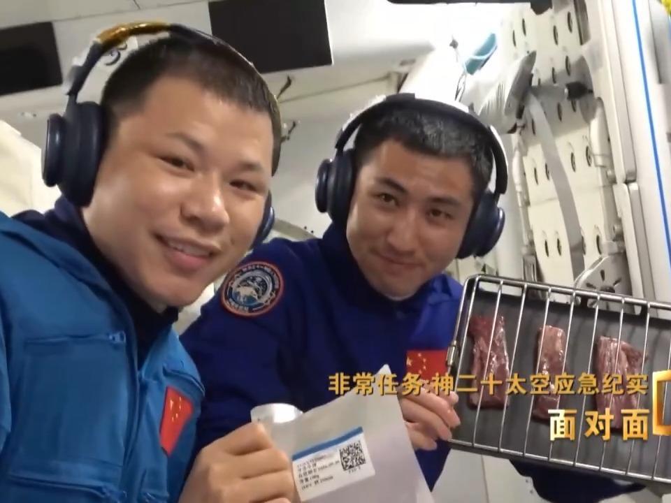 加餐吃宇宙级烤翅 航天员揭秘“太空烧烤”细节：香味四溢！