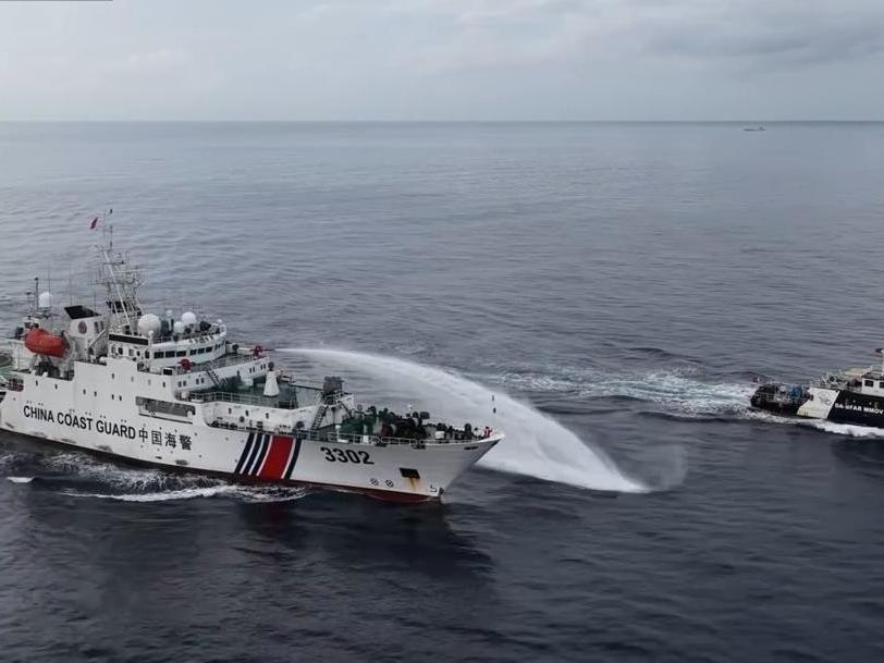 视频丨现场画面公布！中国海警依法驱离侵闯黄岩岛海域菲公务船