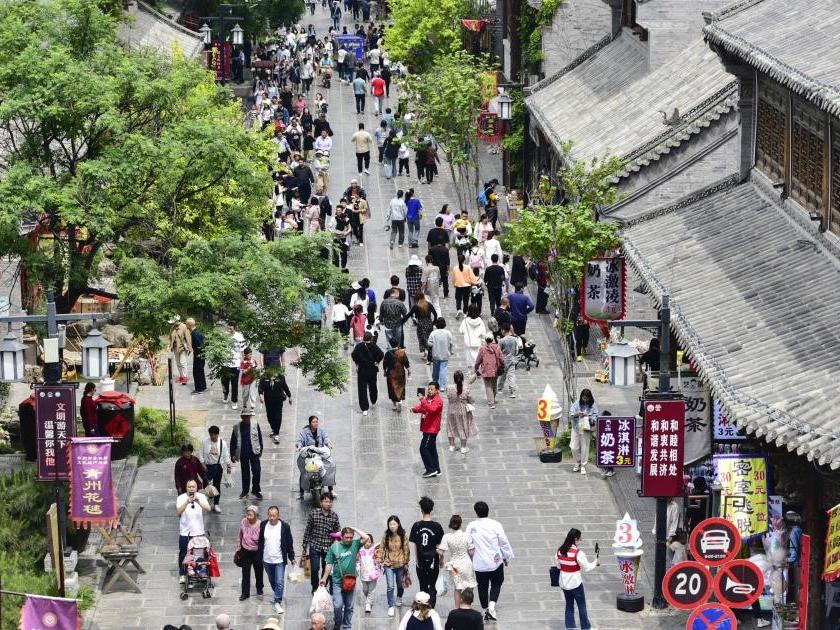 暑期旅游新风向：从“特种兵”到“慢充”，从“打卡”到“住久一点”