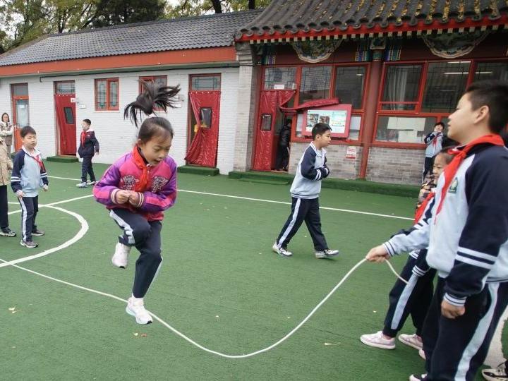 教育部：将严查挤占体育课、课间不准学生出教室等行为