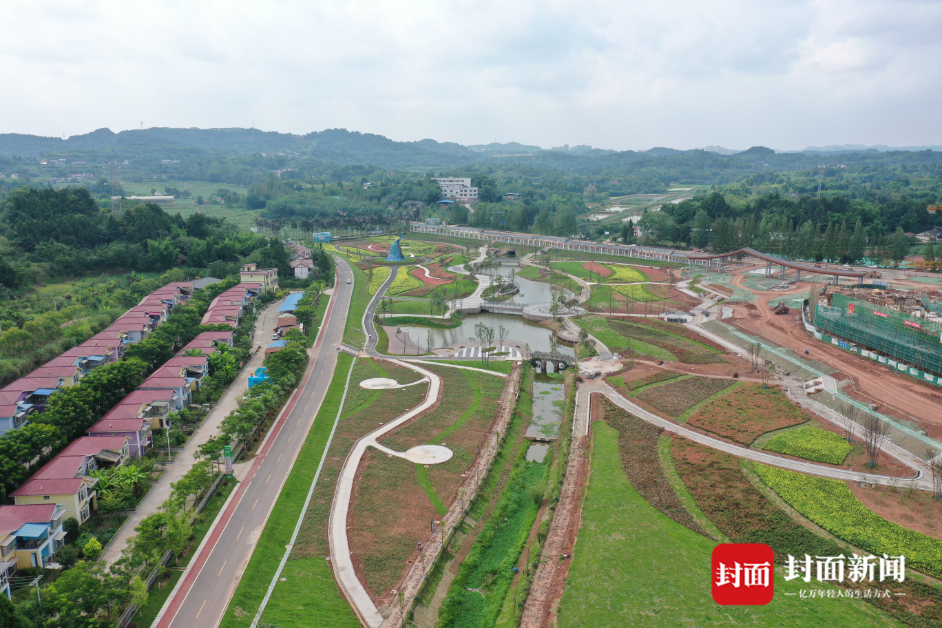 荒村变出"五彩林乡" 孔雀寺村位于乐至县城东南8公里左右,国道319线虽