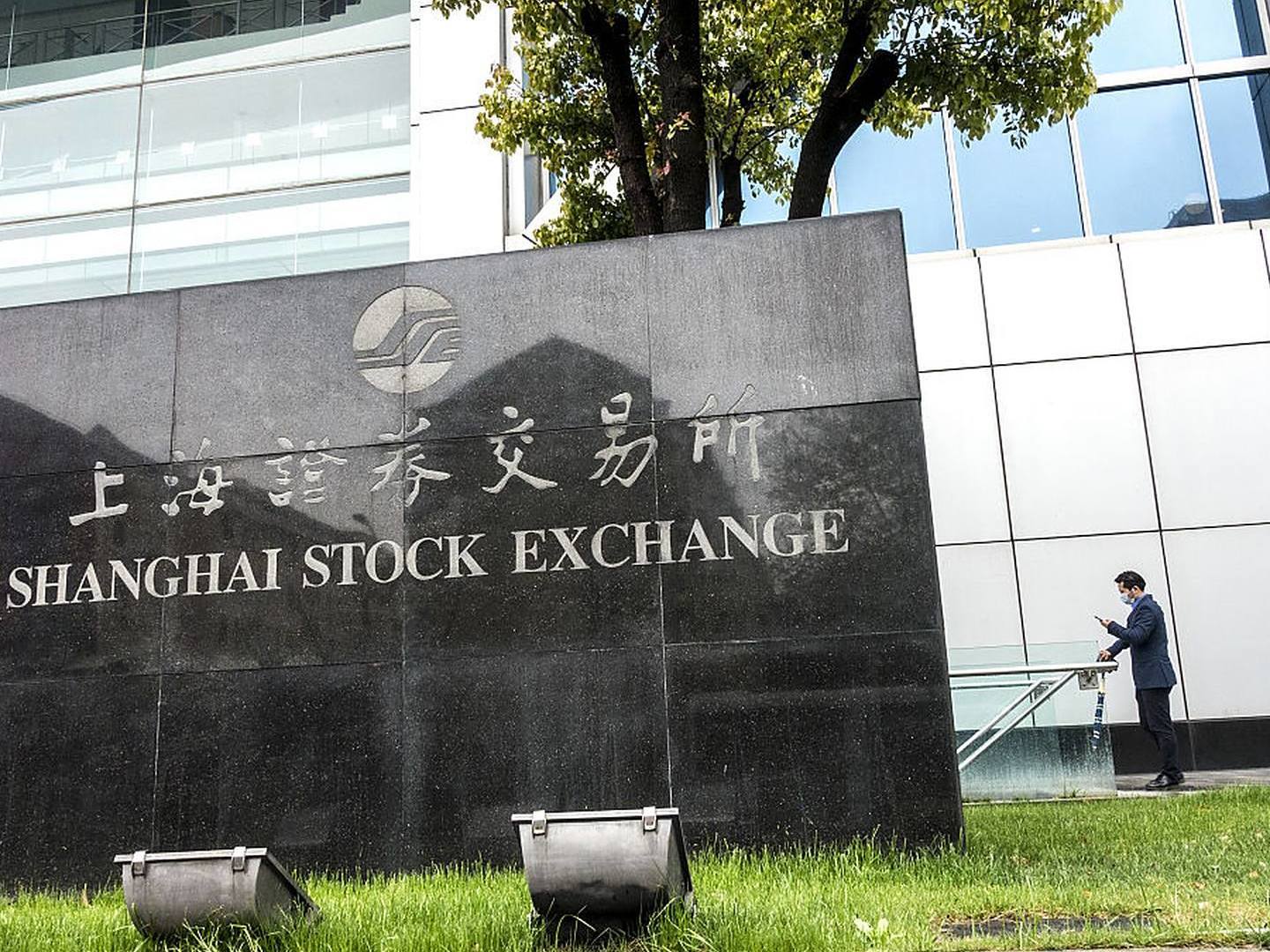 上海黄金交易所：调整白银延期合约保证金水平和涨跌停板