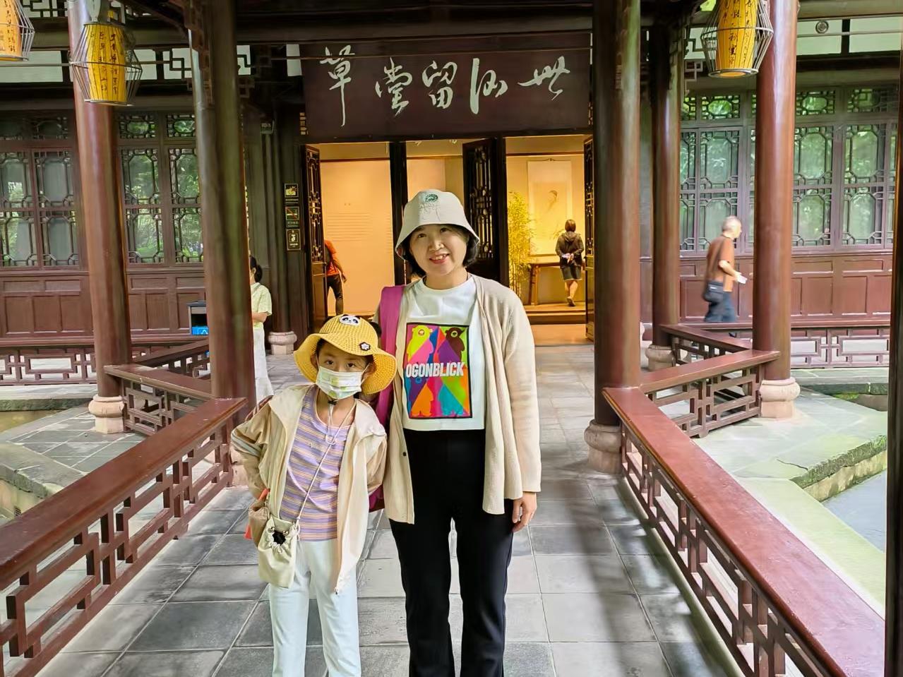 到大陆旅游很危险？看熊猫、吃火锅 一对台湾母女在四川打破“信息茧房”