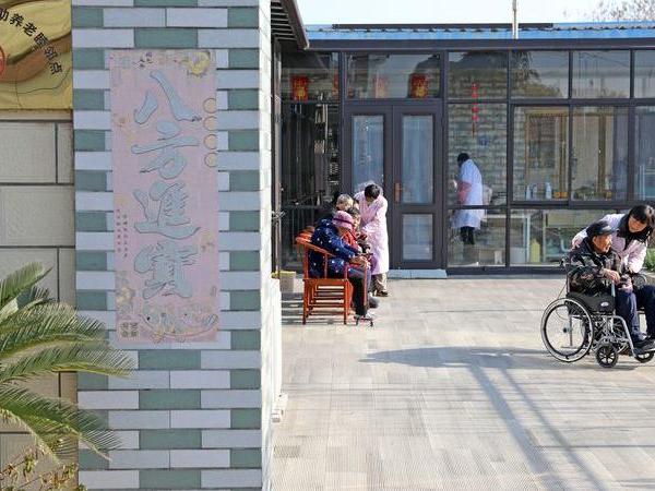 新建住宅配建养老服务设施，“土地出让金免除”当有更具体安排｜封面评论