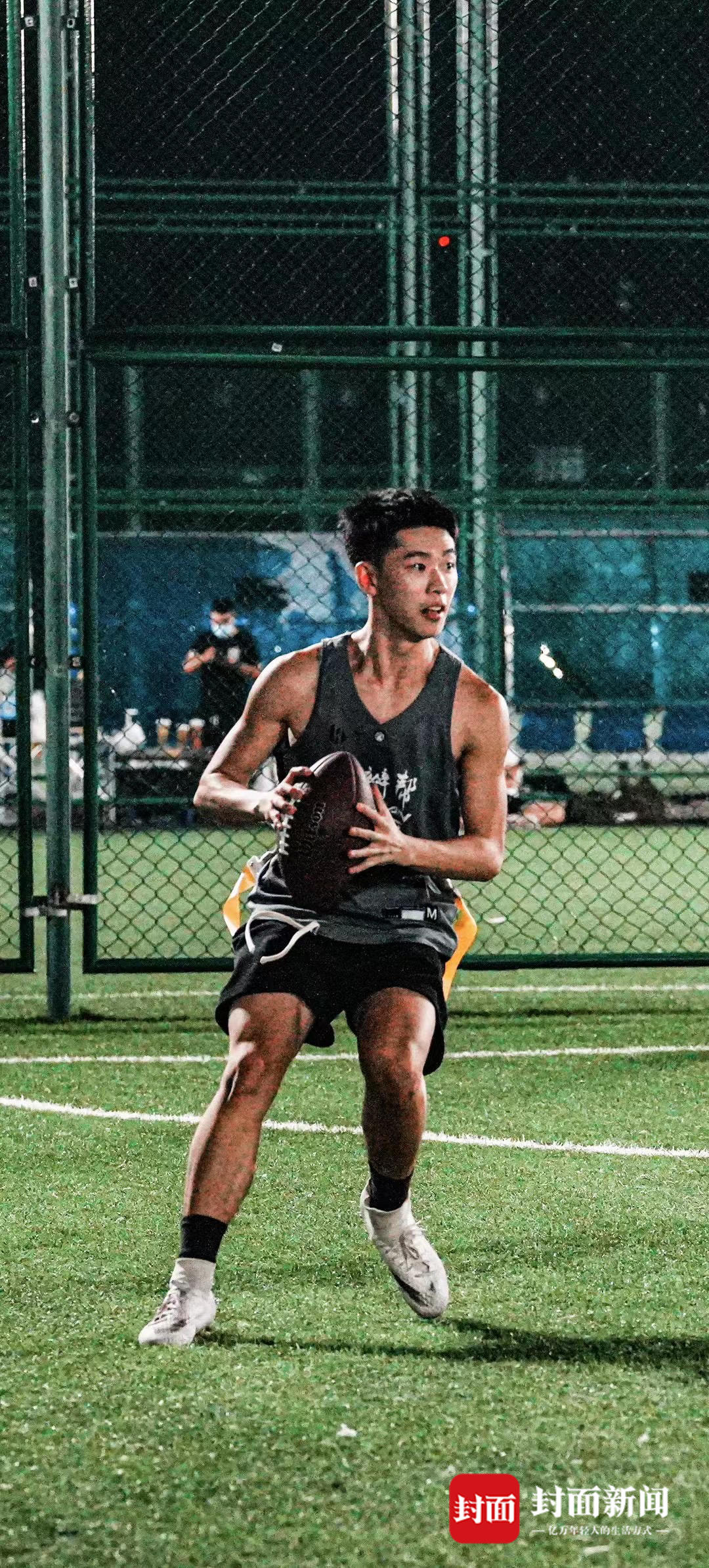 不穿盔甲没有冲撞的腰旗橄榄球登陆成都才半年就有上万人玩丨一起来玩吧