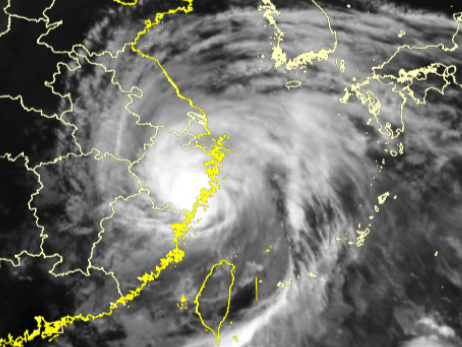 台风“白海豚”致浙沪航班大规模取消 上海飞成都涨至最高八九千元 多家航司出台免费退改政策