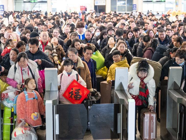 过个平安年、温暖年 各部门如何保障？