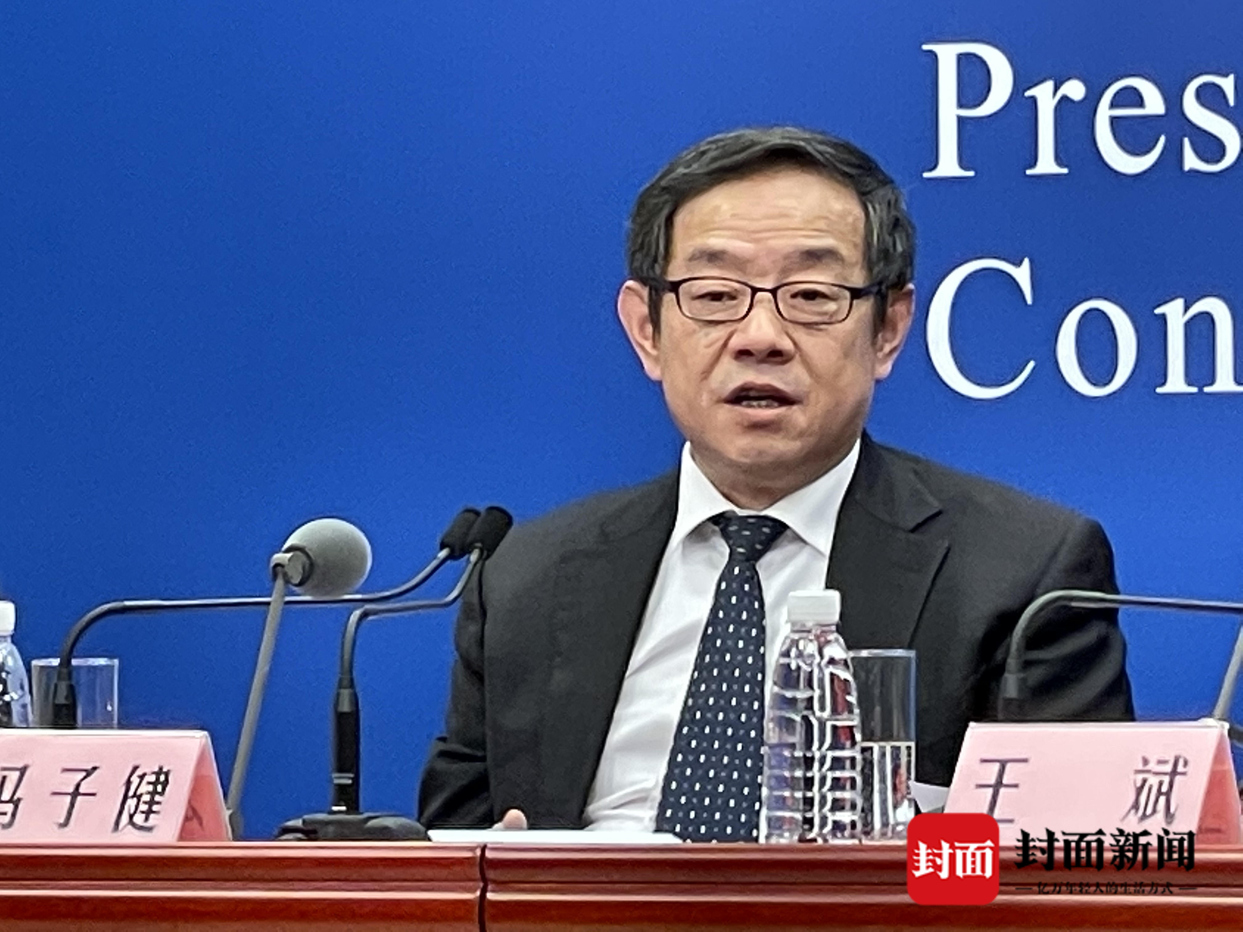 中国疾控中心冯子健:低风险地区倡导在家就餐 商超购物不超2小时