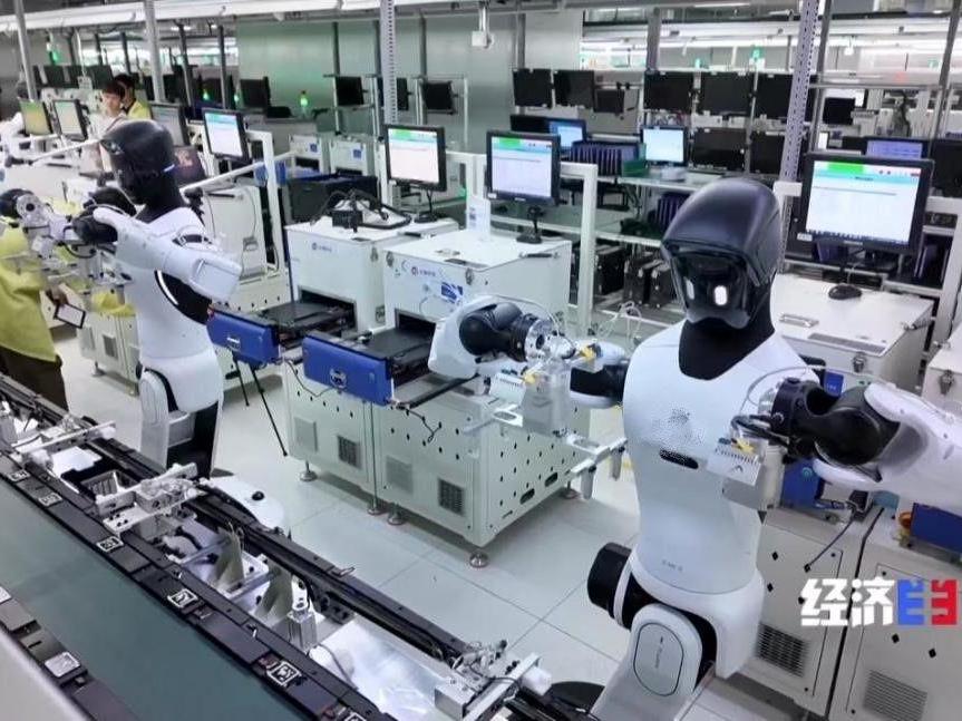 闯关升级！迈入工作一线，人形机器人成“明星员工”