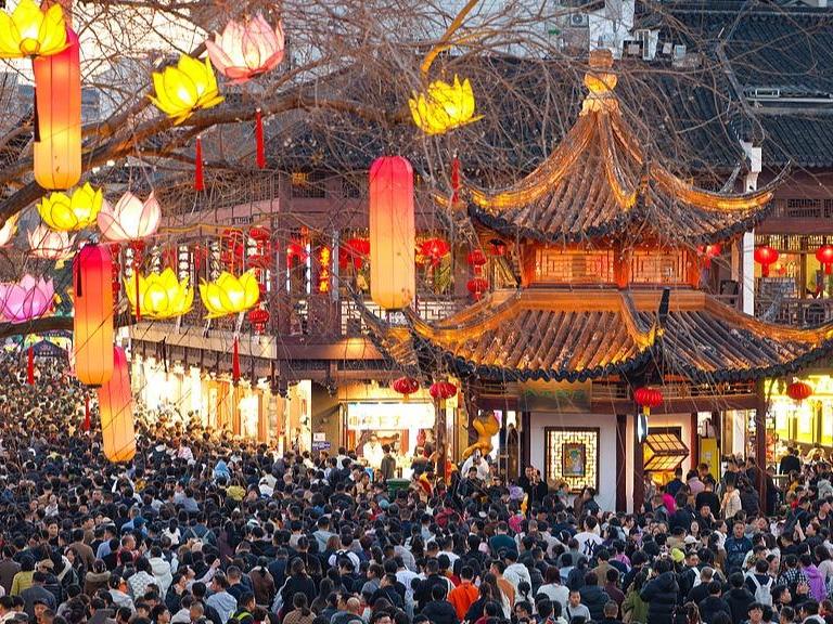 春节文旅市场火热收官 春运出行客流平稳有序