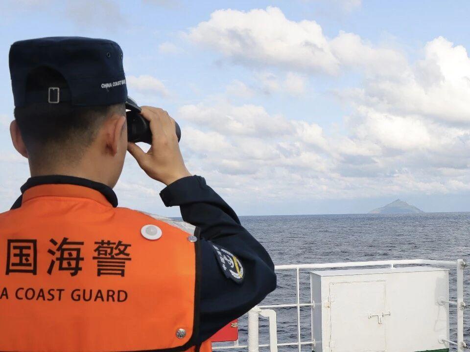 中国海警舰艇编队2月10日在我钓鱼岛领海巡航