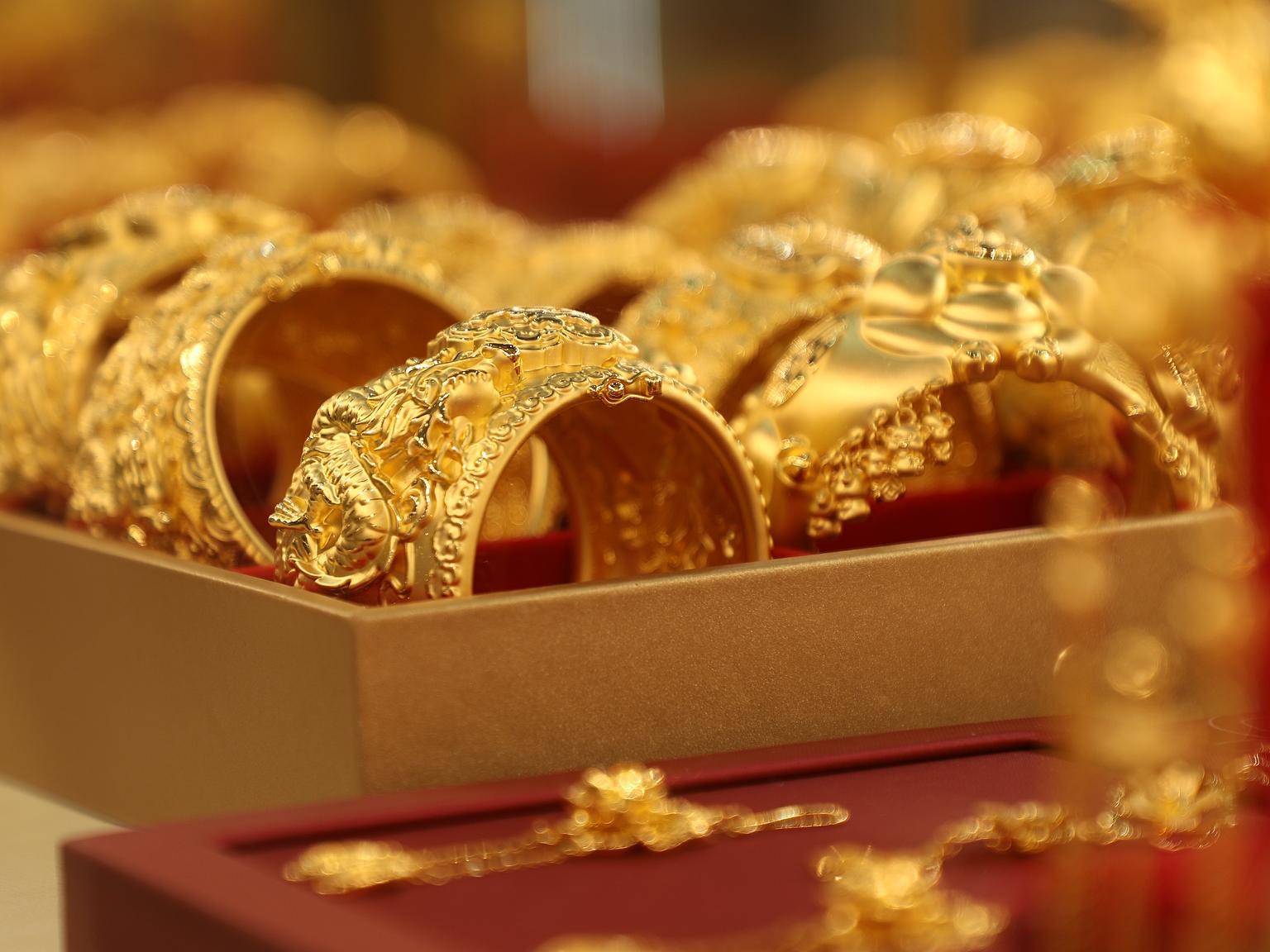 一周大涨超7% 金价为何突然上涨？背后两大推手→